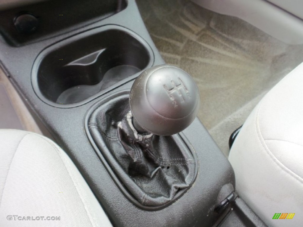 2005 Cobalt Coupe - Ultra Silver Metallic / Gray photo #13