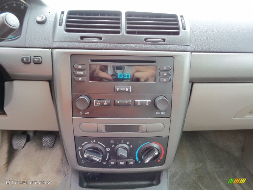 2005 Cobalt Coupe - Ultra Silver Metallic / Gray photo #14