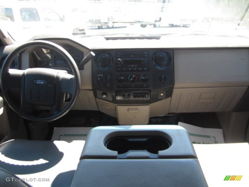 2008 F350 Super Duty XL Crew Cab 4x4 - Oxford White / Camel photo #9