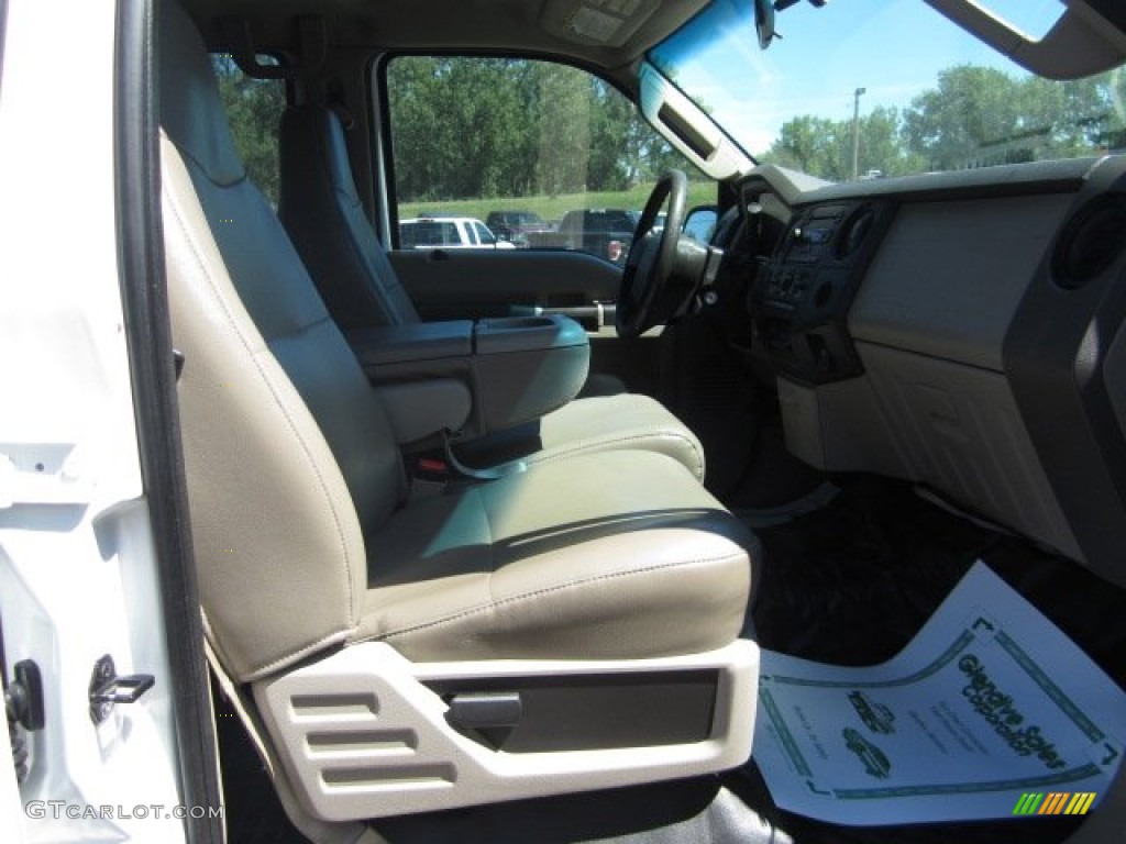 2008 F350 Super Duty XL Crew Cab 4x4 - Oxford White / Camel photo #16