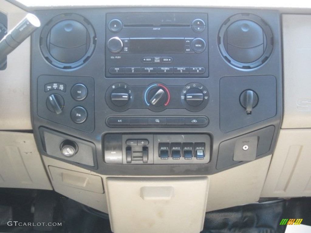 2008 F350 Super Duty XL Crew Cab 4x4 - Oxford White / Camel photo #20