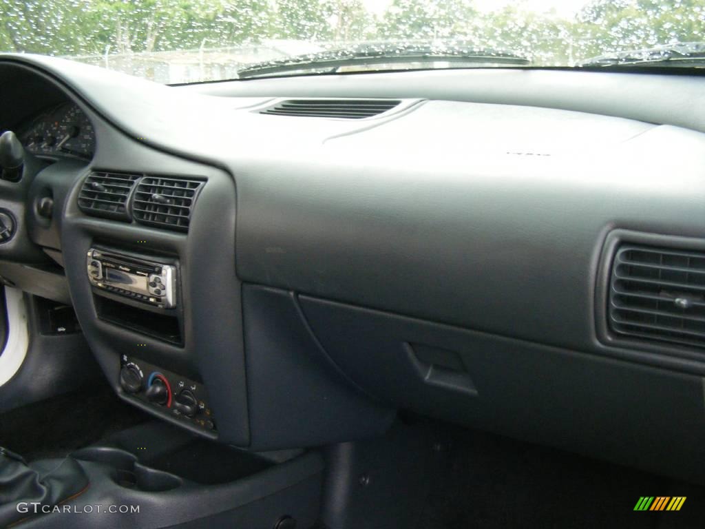 2003 Cavalier Coupe - Olympic White / Graphite Gray photo #17