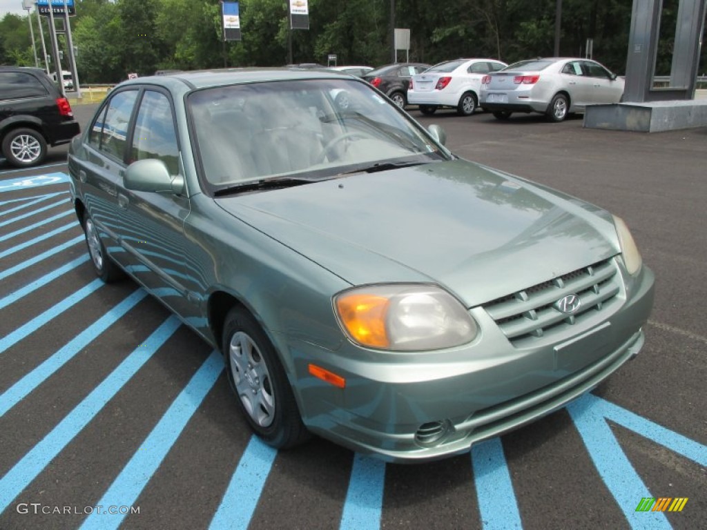 2004 Hyundai Accent GL Sedan Exterior Photos