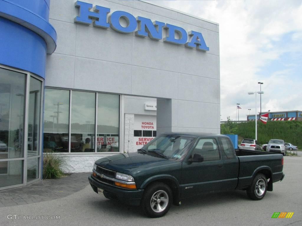 1998 S10 LS Extended Cab - Emerald Green Metallic / Graphite photo #1