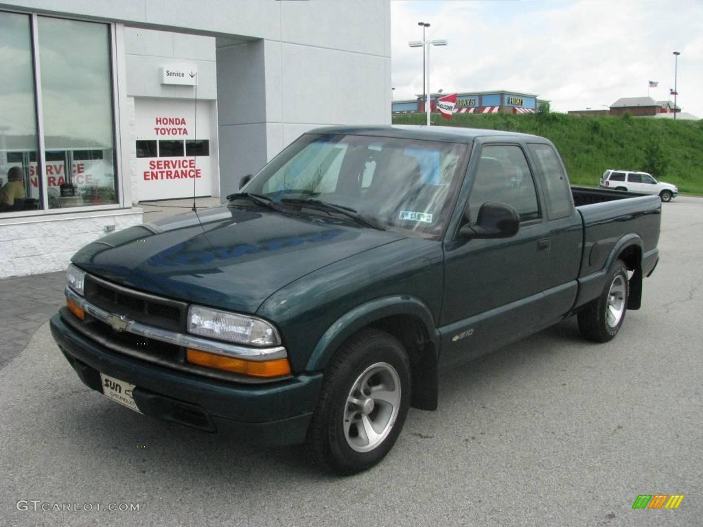 1998 S10 LS Extended Cab - Emerald Green Metallic / Graphite photo #2