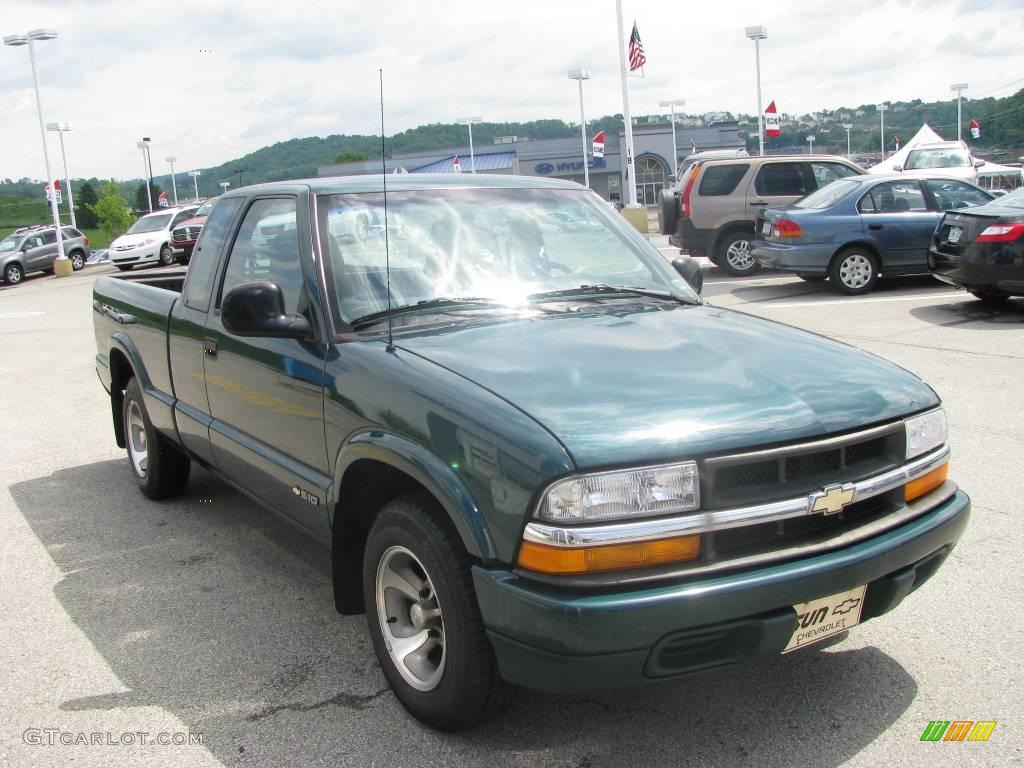 1998 S10 LS Extended Cab - Emerald Green Metallic / Graphite photo #10