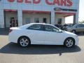 Super White - Camry SE Photo No. 9
