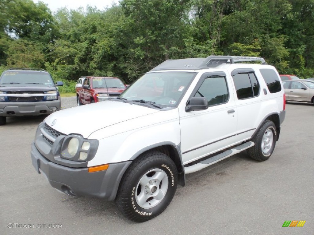 2002 Xterra XE V6 4x4 - Cloud White / Sage photo #1