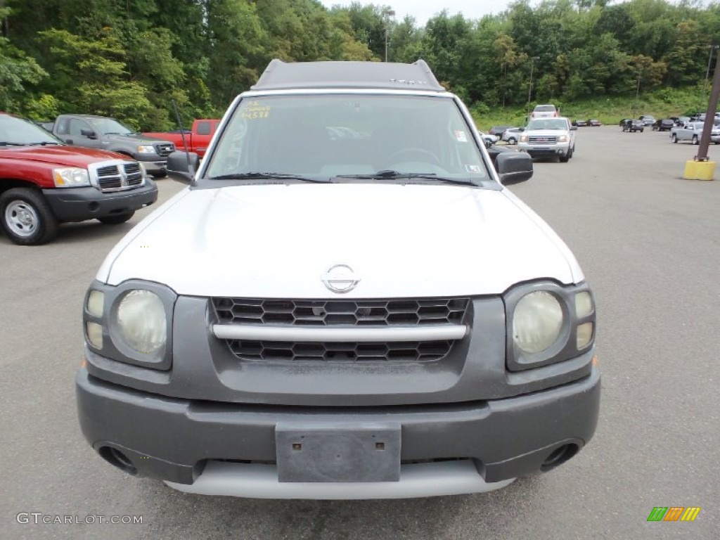 2002 Xterra XE V6 4x4 - Cloud White / Sage photo #2