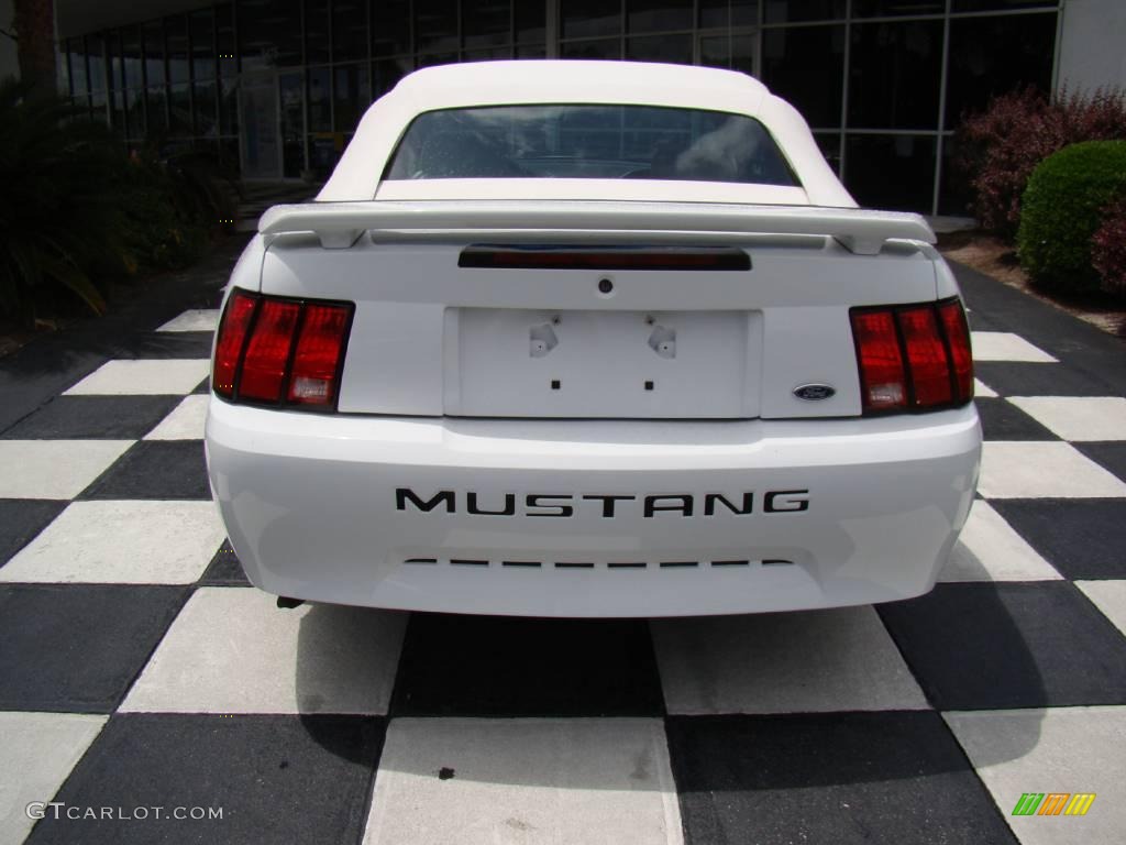2004 Mustang V6 Convertible - Oxford White / Oxford White photo #4