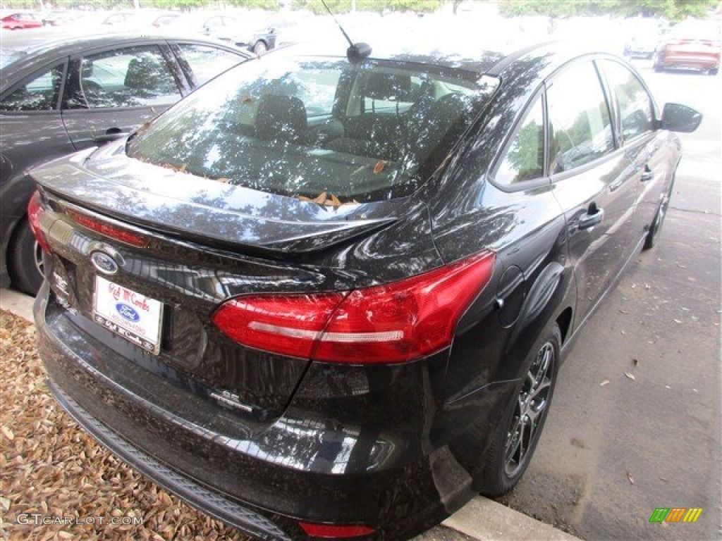 2015 Focus SE Sedan - Tuxedo Black Metallic / Charcoal Black photo #7