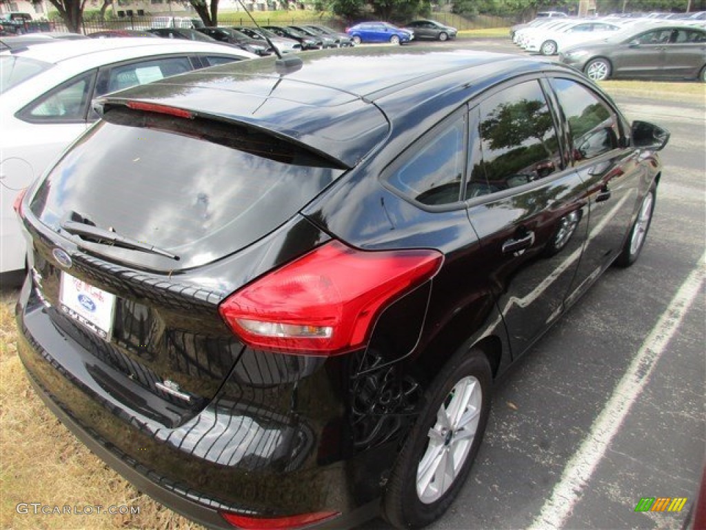 2015 Focus SE Hatchback - Tuxedo Black Metallic / Charcoal Black photo #7