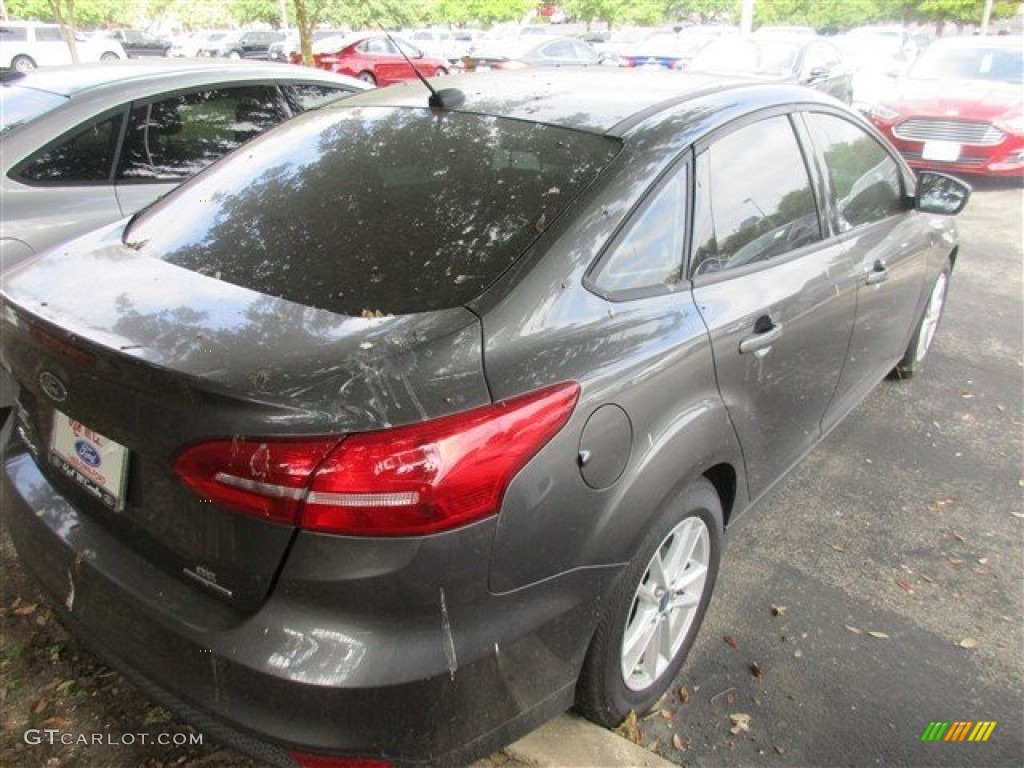 2015 Focus SE Sedan - Magnetic Metallic / Charcoal Black photo #6