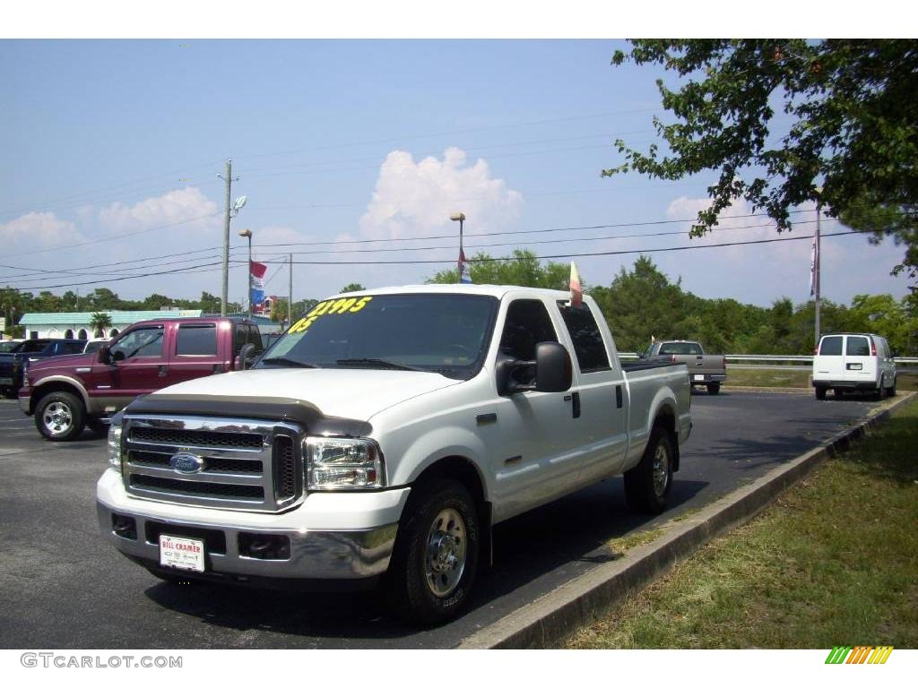 2005 F250 Super Duty XLT Crew Cab - Oxford White / Medium Flint photo #3