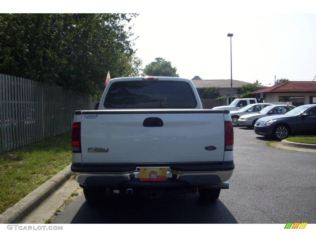 2005 F250 Super Duty XLT Crew Cab - Oxford White / Medium Flint photo #4
