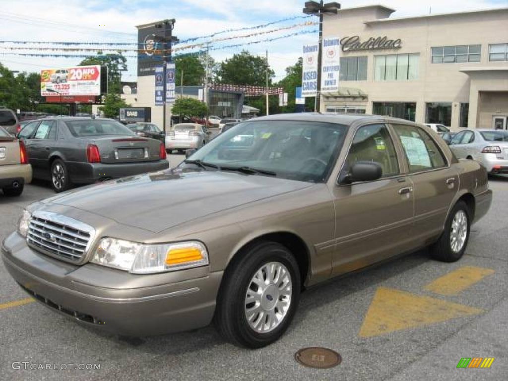 2004 Crown Victoria LX - Arizona Beige Metallic / Medium Parchment photo #2
