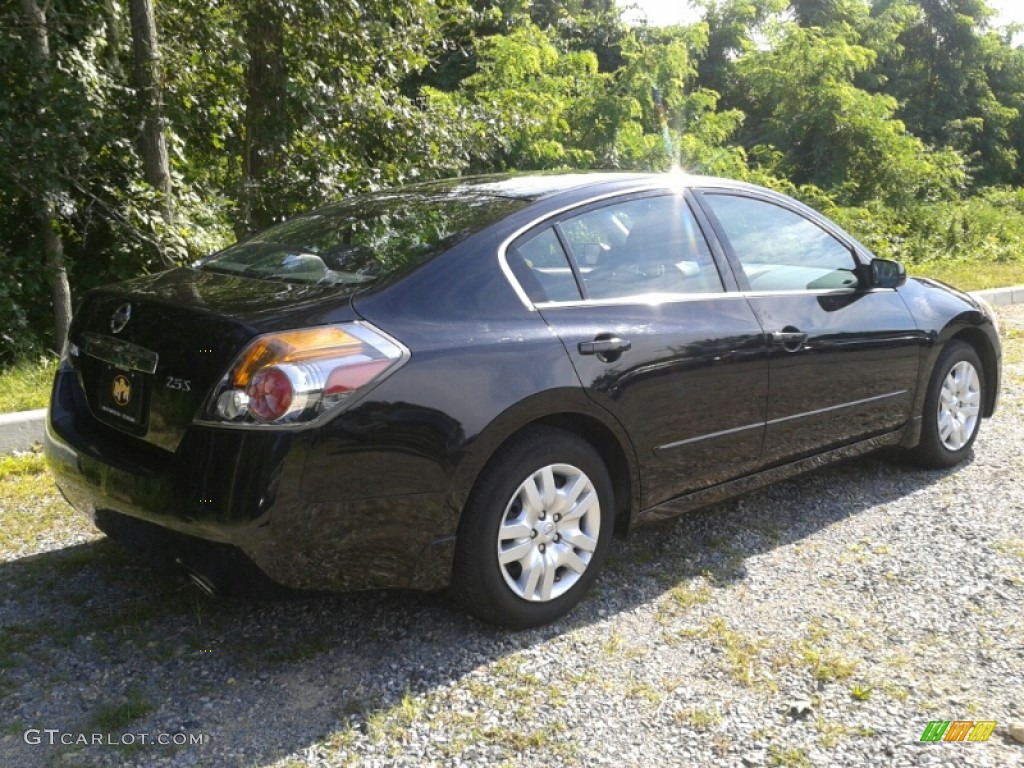 2010 Altima 2.5 S - Super Black / Charcoal photo #5