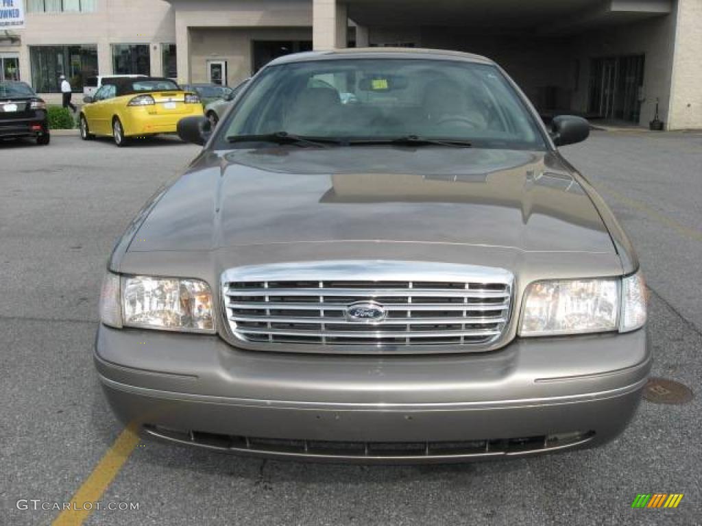 2004 Crown Victoria LX - Arizona Beige Metallic / Medium Parchment photo #3