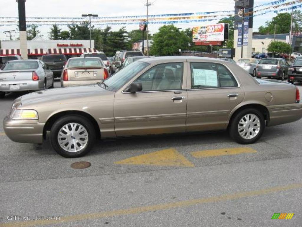 2004 Crown Victoria LX - Arizona Beige Metallic / Medium Parchment photo #4