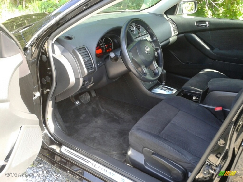 2010 Altima 2.5 S - Super Black / Charcoal photo #13