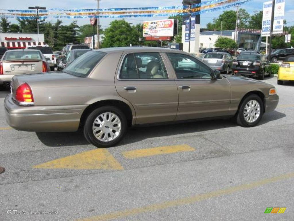 2004 Crown Victoria LX - Arizona Beige Metallic / Medium Parchment photo #8