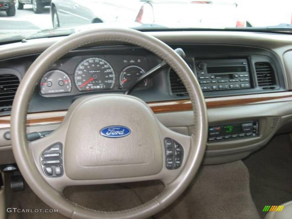 2004 Crown Victoria LX - Arizona Beige Metallic / Medium Parchment photo #10