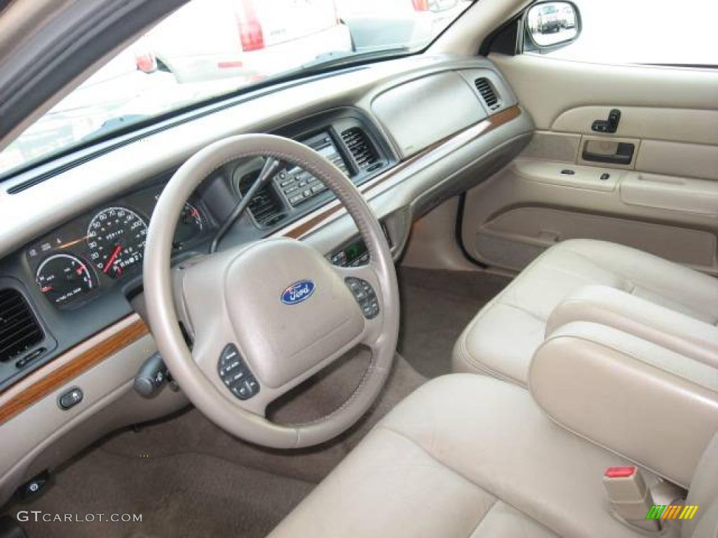 2004 Crown Victoria LX - Arizona Beige Metallic / Medium Parchment photo #11