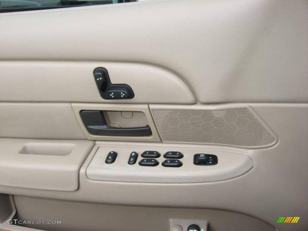 2004 Crown Victoria LX - Arizona Beige Metallic / Medium Parchment photo #14
