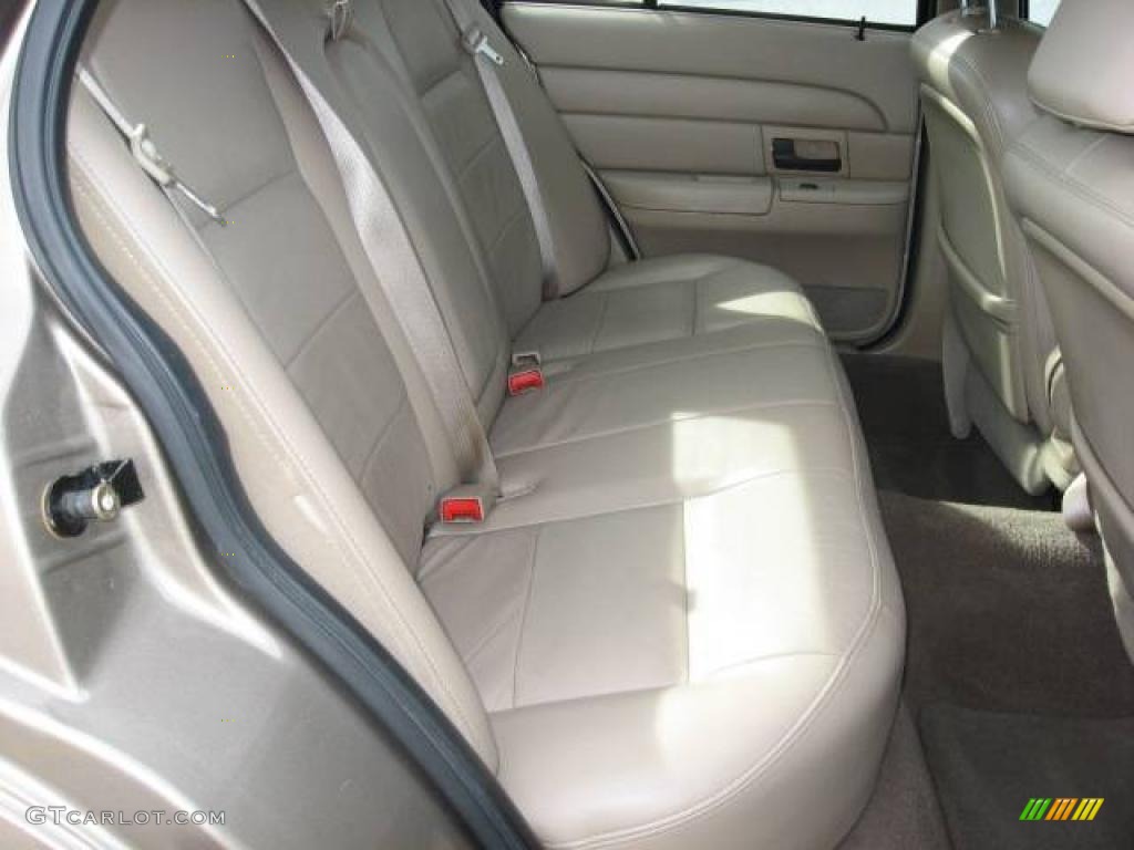 2004 Crown Victoria LX - Arizona Beige Metallic / Medium Parchment photo #21