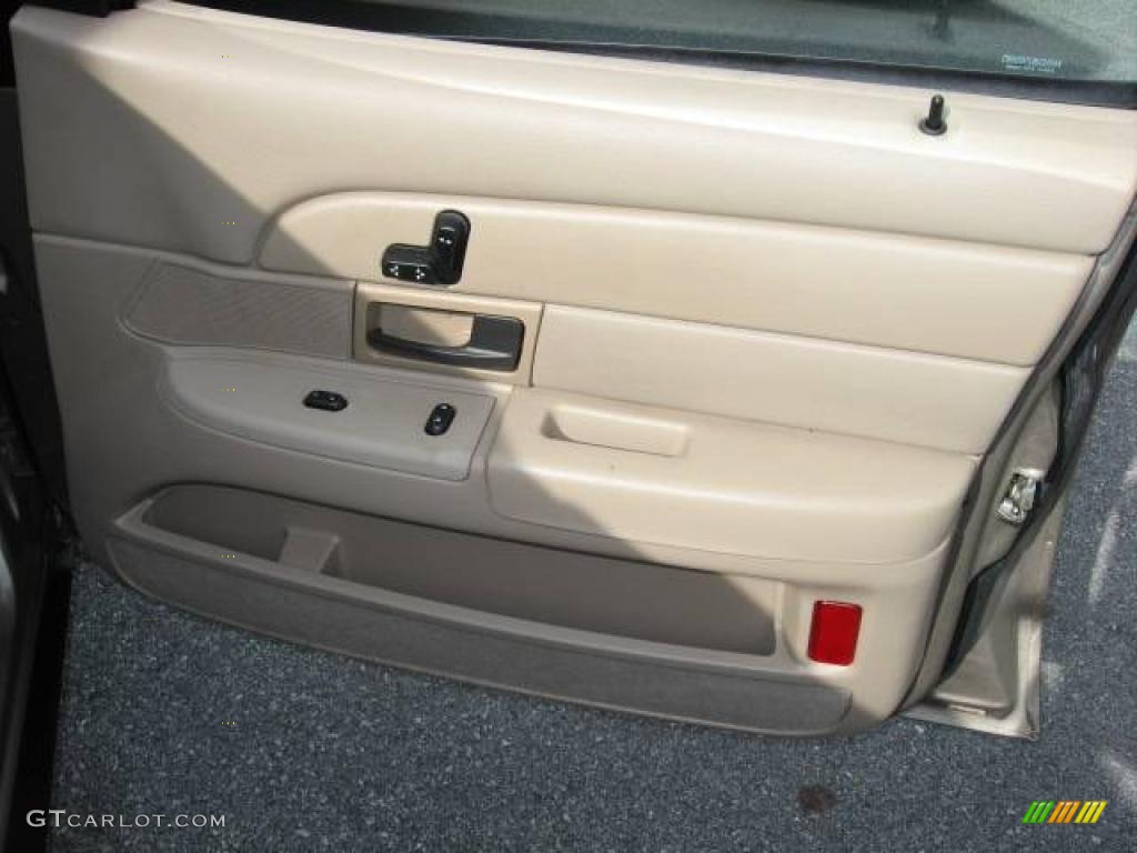 2004 Crown Victoria LX - Arizona Beige Metallic / Medium Parchment photo #32