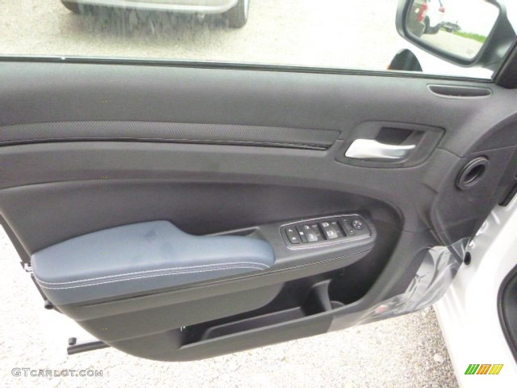 2015 Chrysler 300 S AWD Door Panel Photos