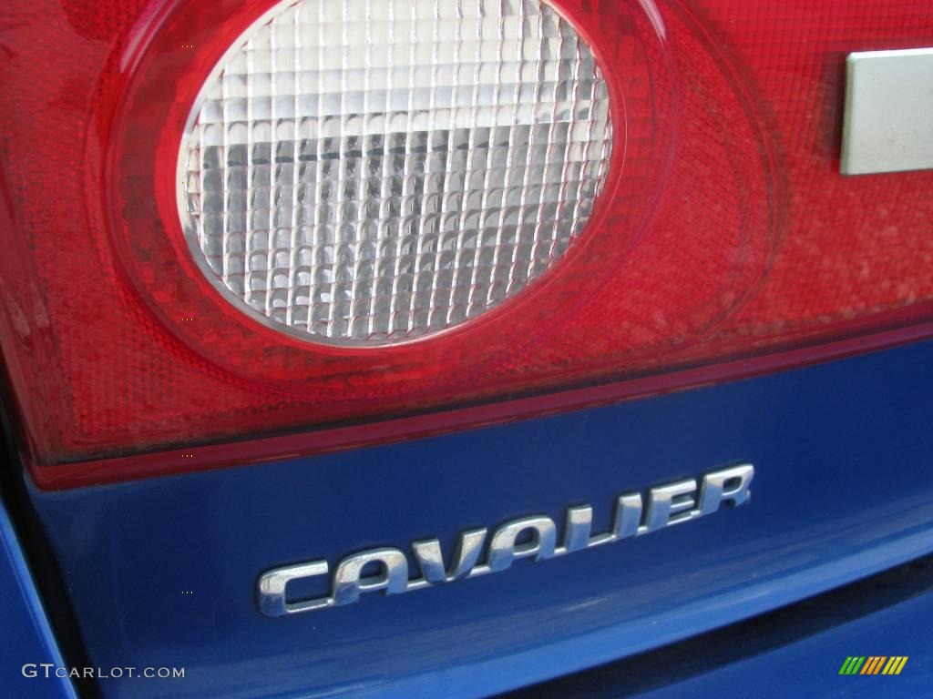 2003 Cavalier Sedan - Arrival Blue Metallic / Graphite Gray photo #18