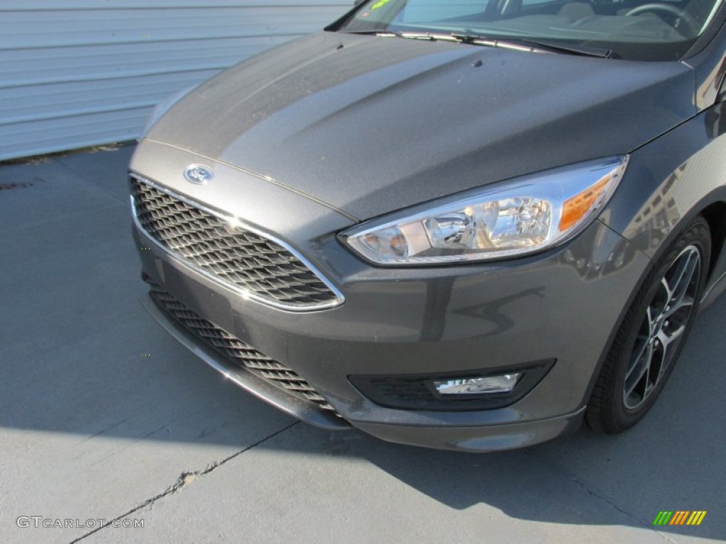 2015 Focus SE Hatchback - Magnetic Metallic / Charcoal Black photo #10