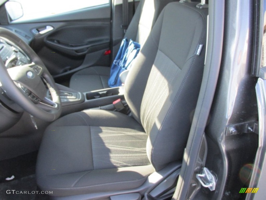 2015 Focus SE Hatchback - Magnetic Metallic / Charcoal Black photo #21