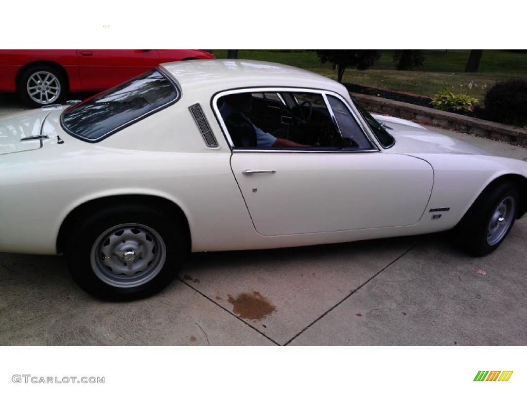 Old English White 1971 Lotus Elan +2 S Exterior Photo #106265660