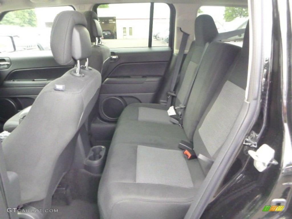 2016 Jeep Patriot Latitude 4x4 Rear Seat Photo #106272569