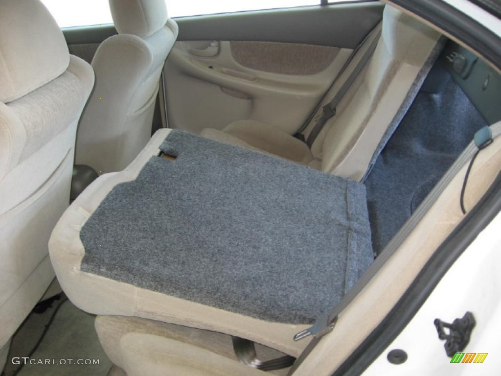 2003 Alero GL Sedan - Arctic White / Neutral photo #15