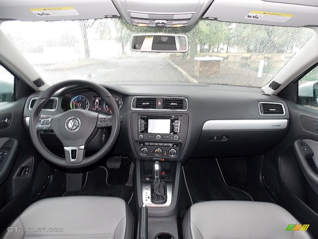 2013 Volkswagen Jetta Hybrid SEL Premium Titan Black Dashboard Photo #106279259