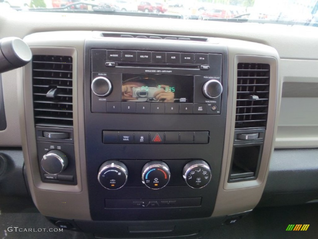 2012 Ram 1500 ST Quad Cab 4x4 - Bright Silver Metallic / Dark Slate Gray/Medium Graystone photo #18