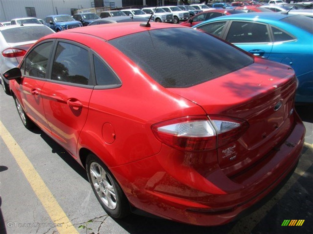 2015 Fiesta SE Sedan - Race Red / Medium Light Stone photo #4