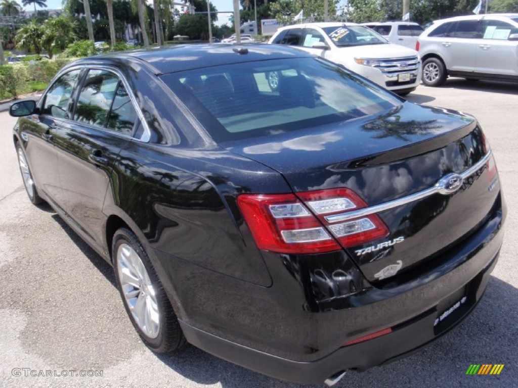 2015 Taurus Limited - Tuxedo Black Metallic / Charcoal Black photo #9