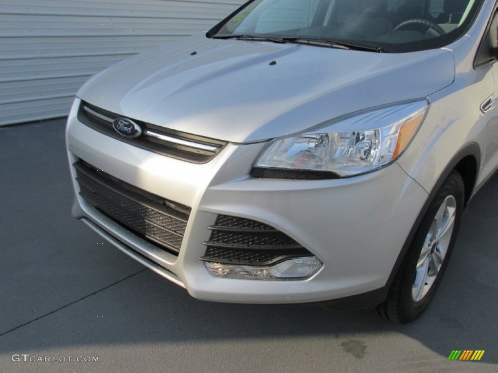 2016 Escape SE - Ingot Silver Metallic / Charcoal Black photo #10