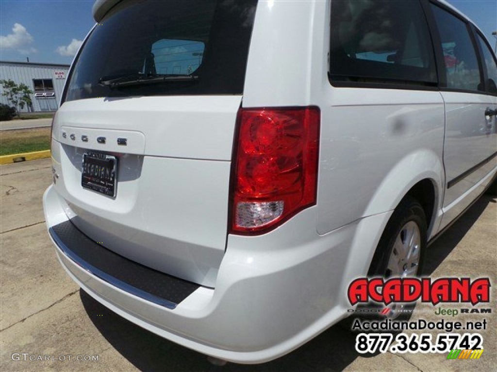 2015 Grand Caravan American Value Package - Bright White / Black/Sandstorm photo #9