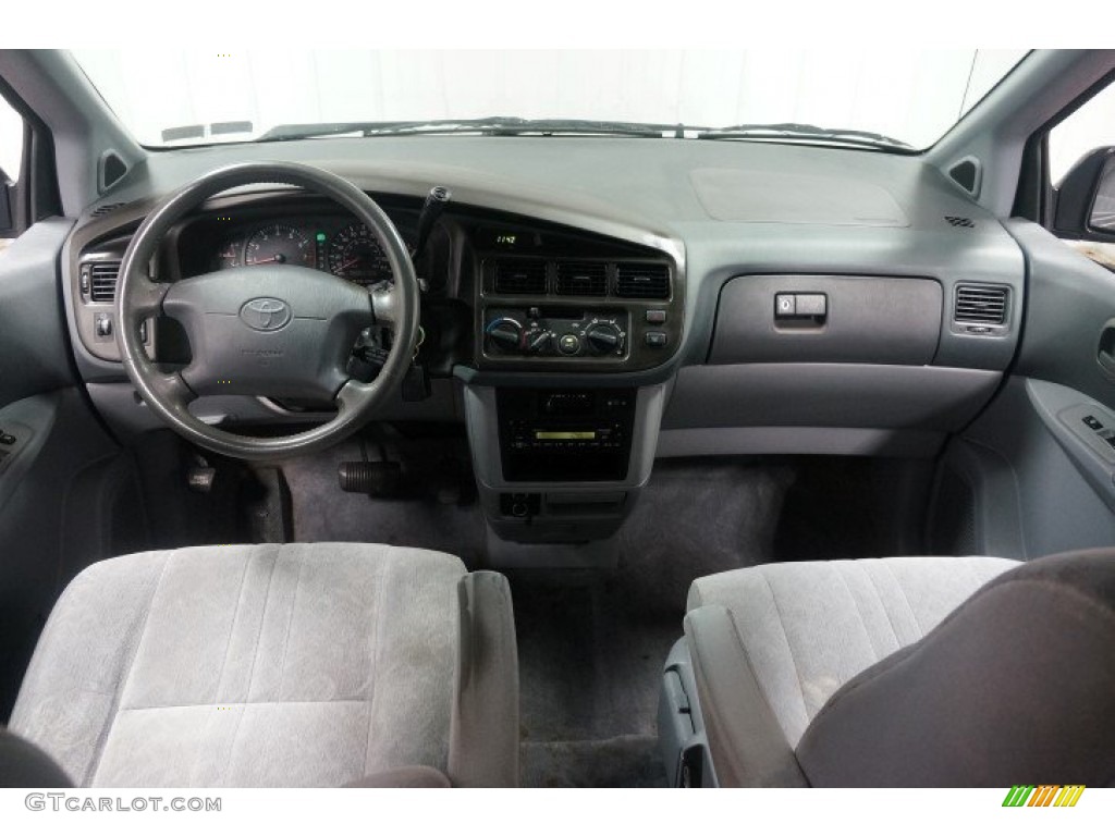 Gray Interior 1998 Toyota Sienna LE Photo #106300476