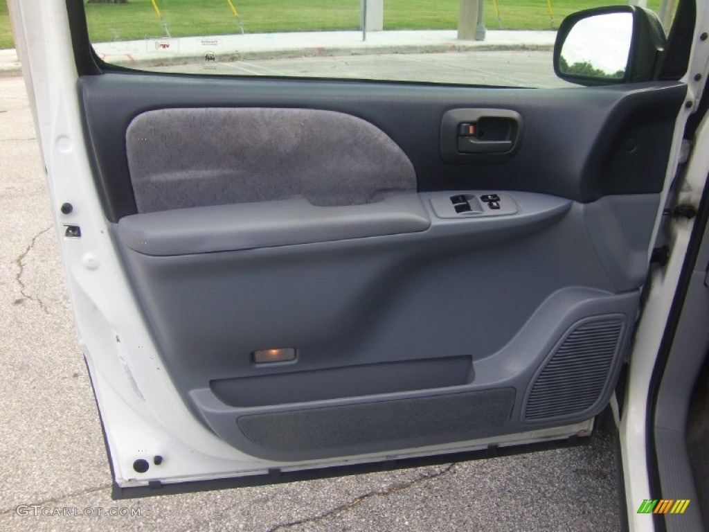 2000 Toyota Sienna LE Gray Door Panel Photo #106301213