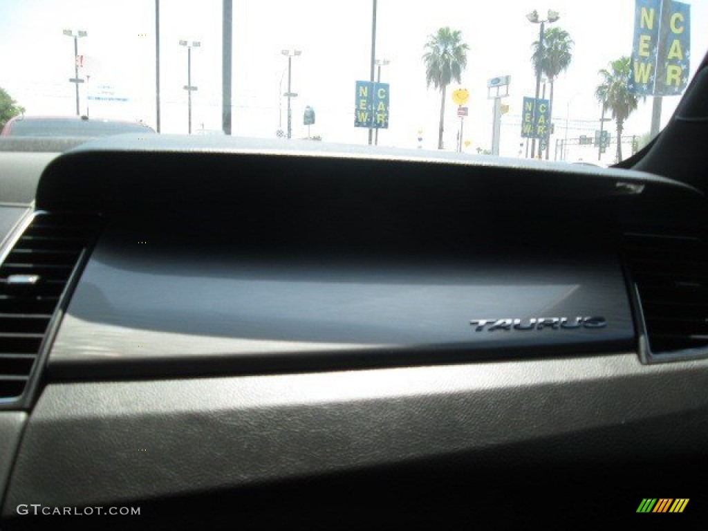 2015 Taurus SEL - Ingot Silver Metallic / Charcoal Black photo #20