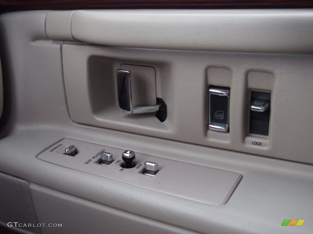 1996 DeVille Sedan - White / Neutral Shale photo #10