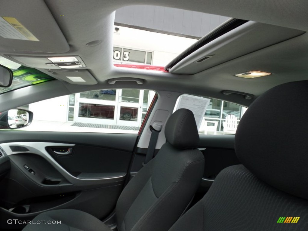 2015 Elantra SE Sedan - Geranium Red / Black photo #11