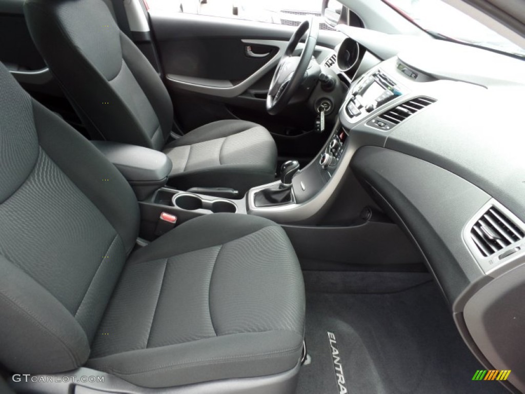 2015 Elantra SE Sedan - Geranium Red / Black photo #13