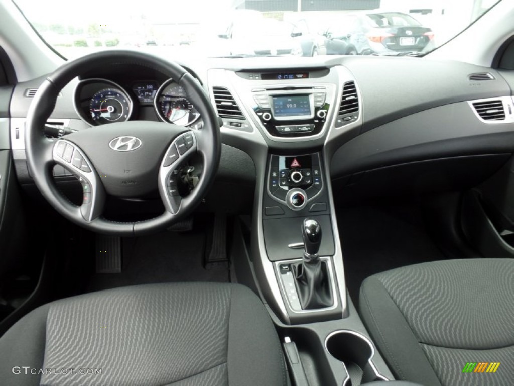 2015 Elantra SE Sedan - Geranium Red / Black photo #15